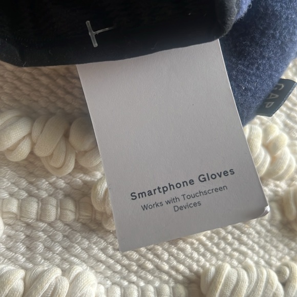 NWT Gap Kids Fleece Gloves 🧤 - Picture 4 of 6